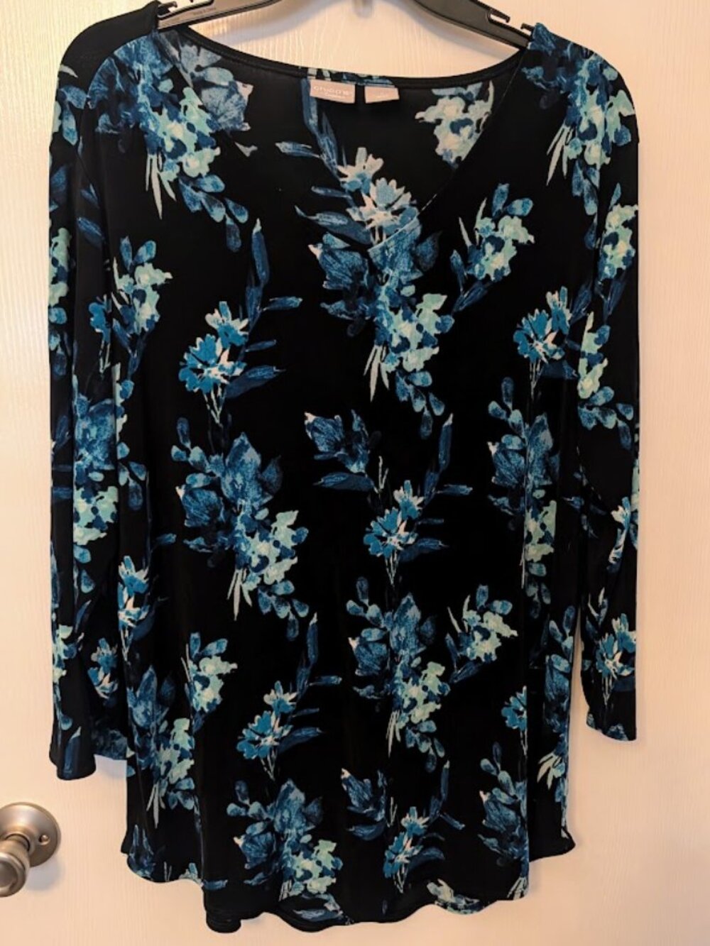 Travelers by Chico's dark blue black floral tunic top Size 3/XL